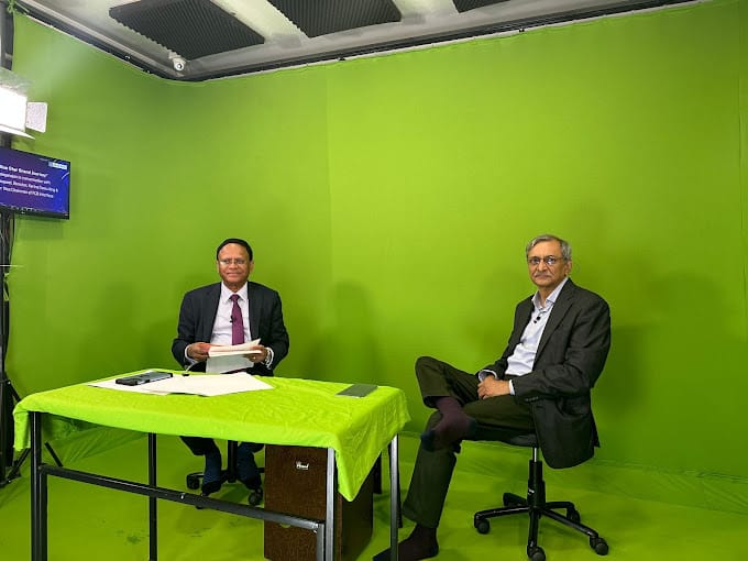 Two guests recorded on green
