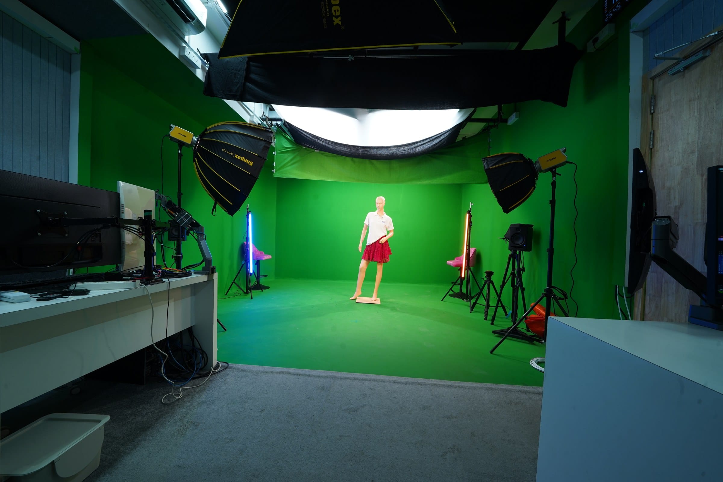 The Circuit® chroma stage: green cyc, balloon and subject lighting
